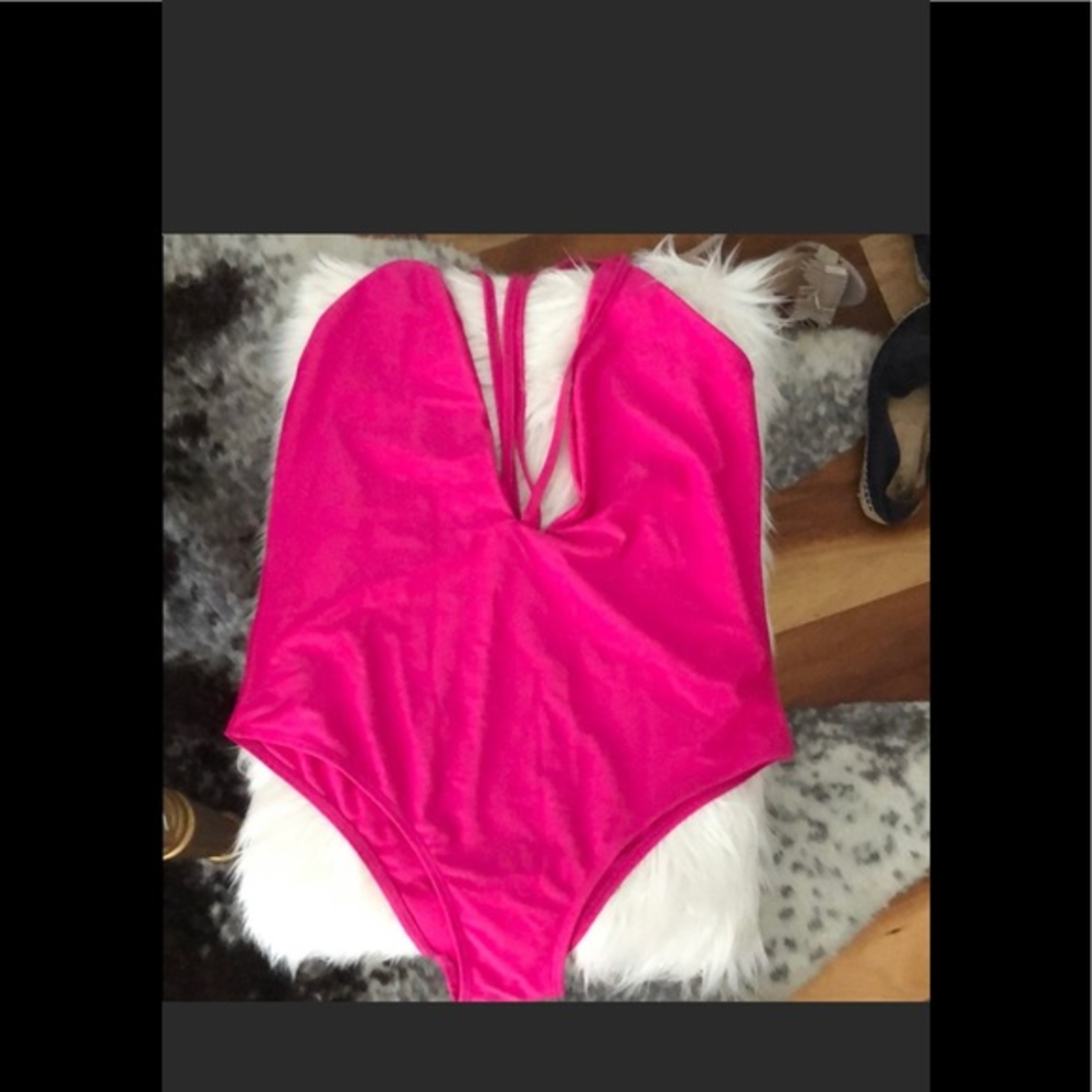 Stunning swimmingsuit‎